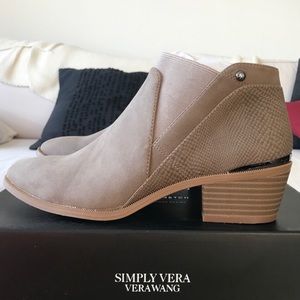 Simply by Vera Vera Wang booties
